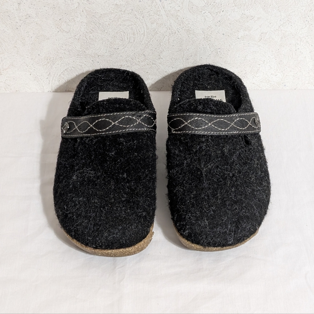 Earth Origins Slippers Size 7.5